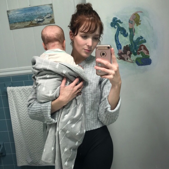 Meet your Posher, Amber! - Picture 2 of 5